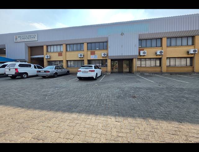 1,266M² WAREHOUSE TO LET IN REUVEN